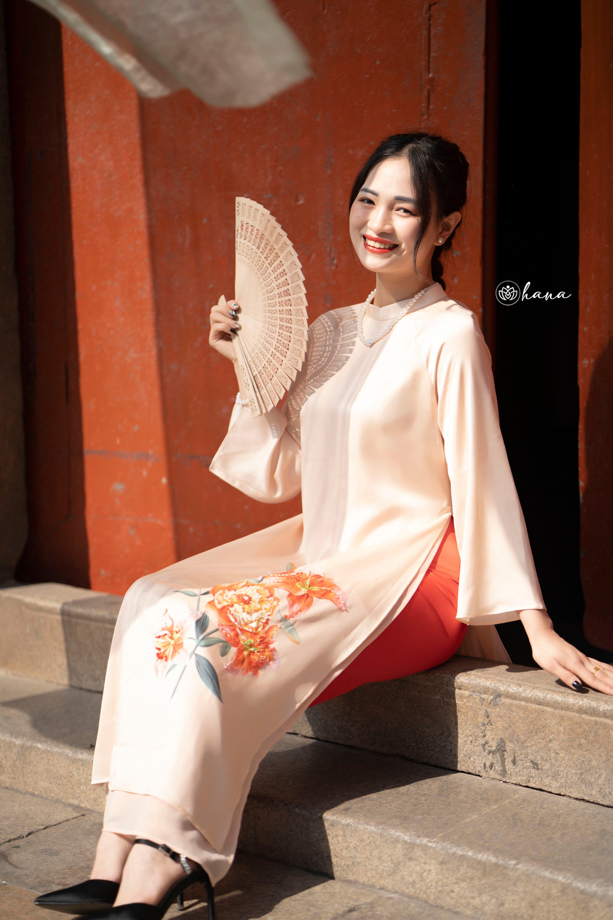 AD NỮ - ÁO DÀI BÁCH HỢP アオザイ　民族衣装　ベトナムドレス (ズボン付いてない）