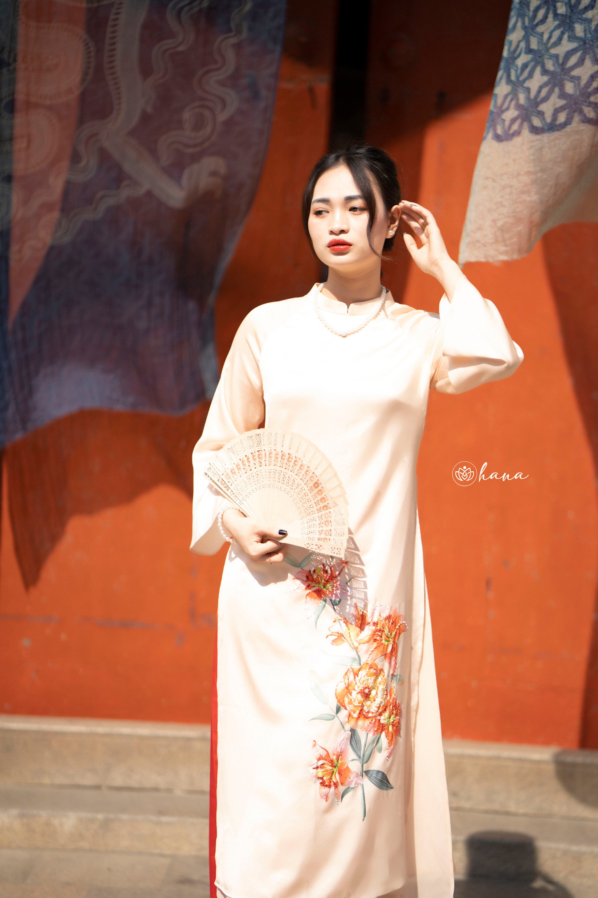 AD NỮ - ÁO DÀI BÁCH HỢP アオザイ　民族衣装　ベトナムドレス (ズボン付いてない）