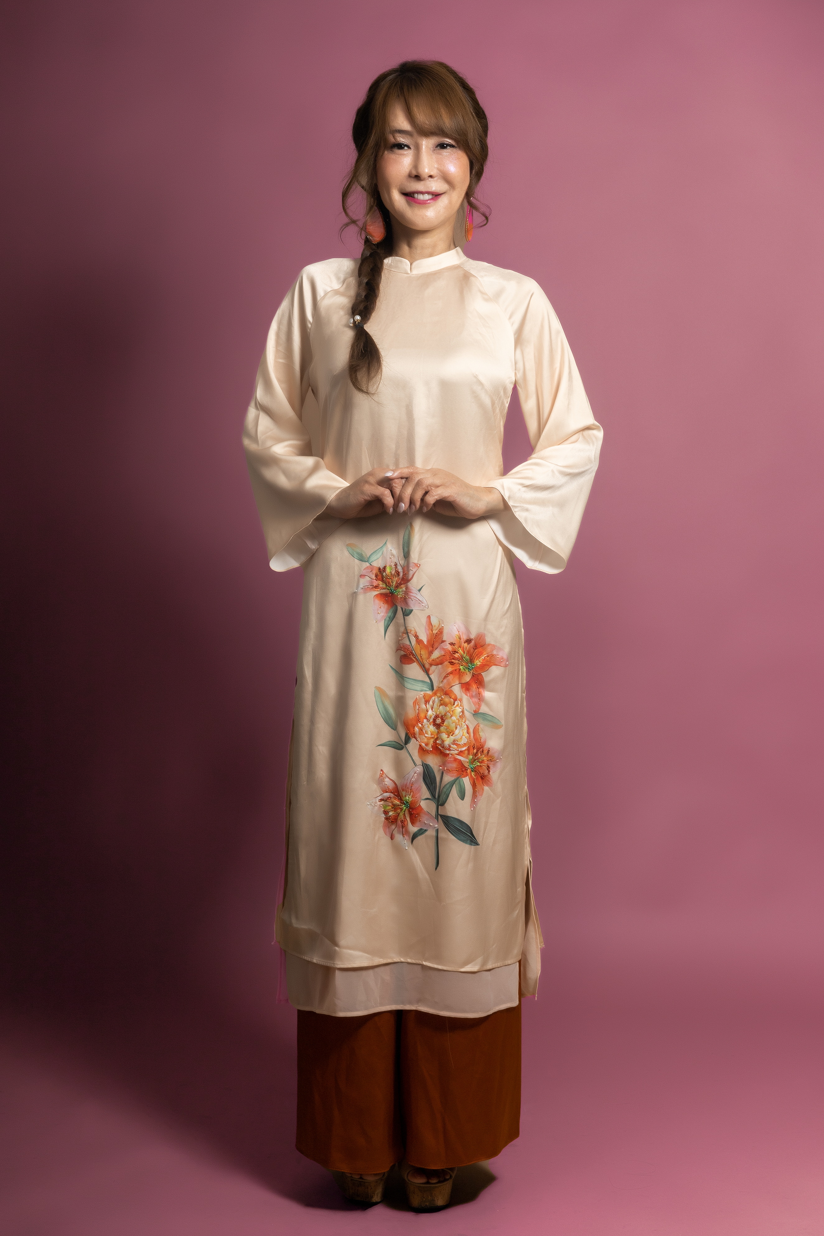 QUẢNG CÁO NỮ - ÁO DÀI BÁCH HỢP Áo dài trang phục dân tộc Việt Nam (Không kèm quần) 